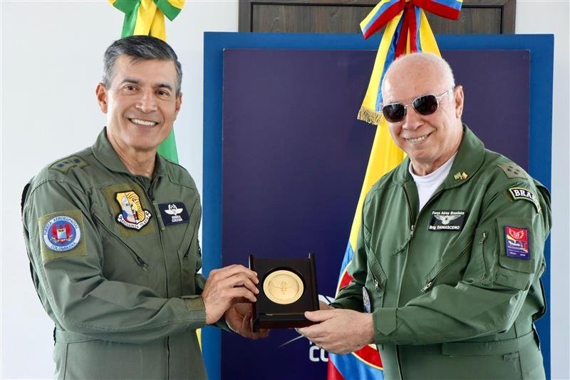 Brasil y Colombia firman un Protocolo de Intención para la defensa espacial