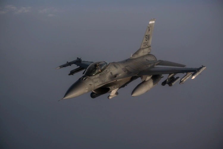 Perú analiza ofertas de aeronaves de combate