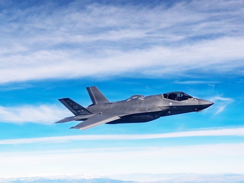 Piloto de F-35 arrestado en EUA por adiestrar a FA de China