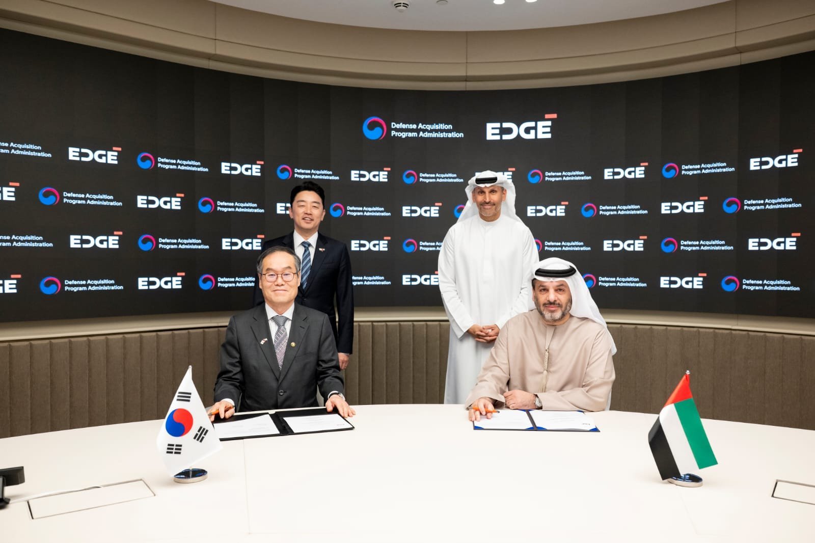 EDGE y DAPA firman cooperación industrial en defensa por USD 35.000 millones