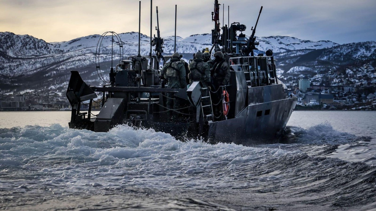 Noruega y Reino Unido proyectan cooperación naval para operaciones litorales en el Ártico