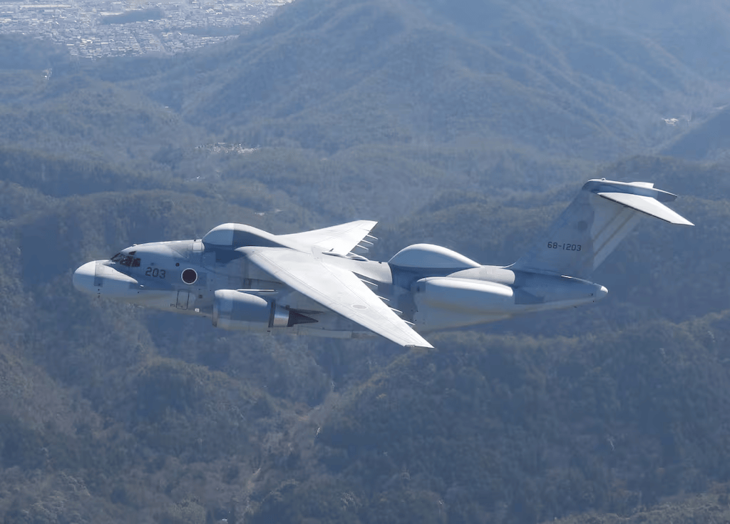 Japón realiza el primer vuelo del avión de guerra electrónica EC-2