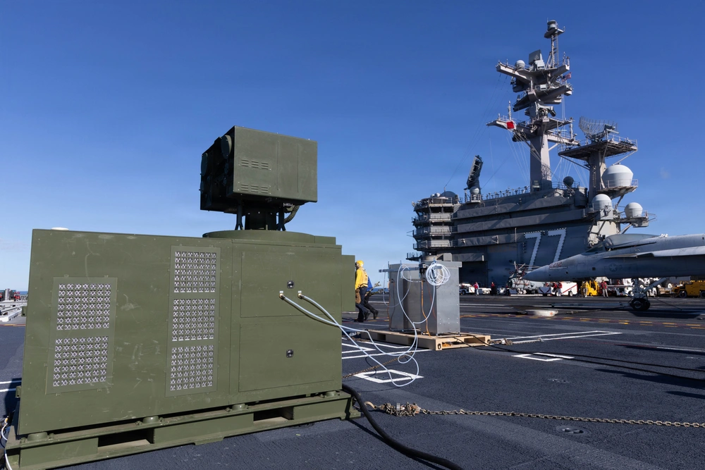 AeroVironment demuestra sistema de energía dirigida LOCUST en entorno naval operativo