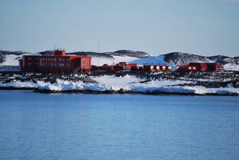 Chile proyecta incremento de presencia militar en la Antártica